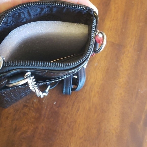 NWT Enzo Angiolini crossbody phone wallet FAUX Snake-skin Black - Picture 4 of 7